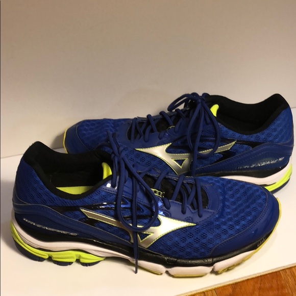 mizuno size 13